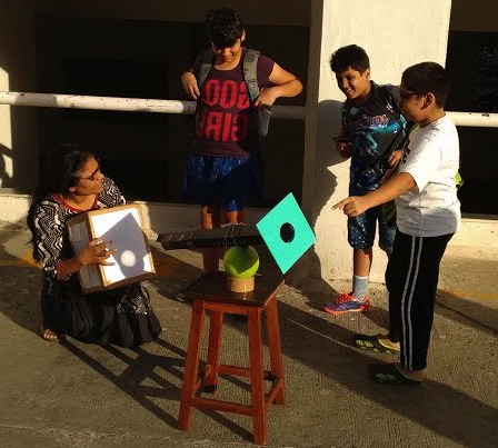 A group observing the Sun by means of projection